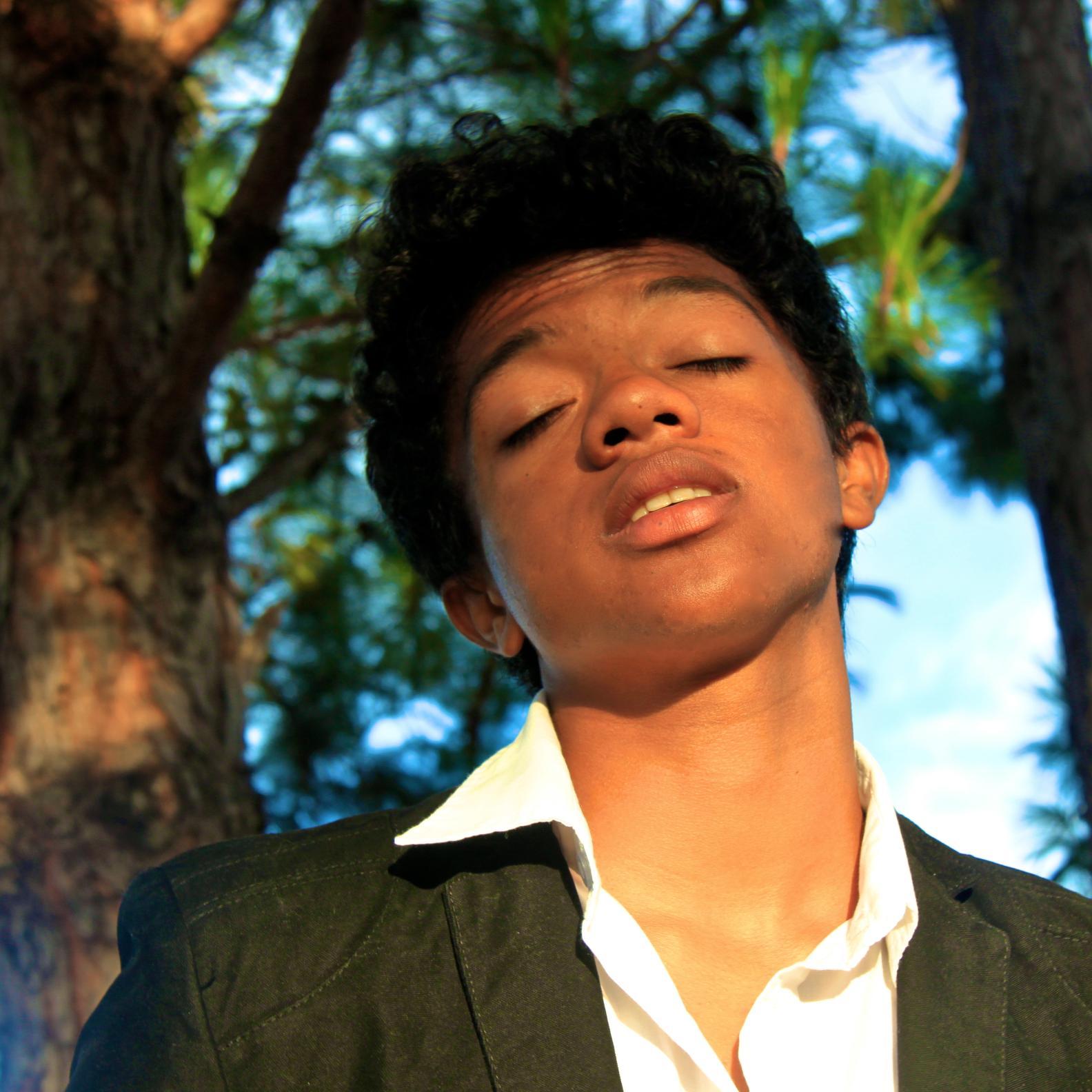 Compositeur 
Moombahton;pop;soul...
Skateur
