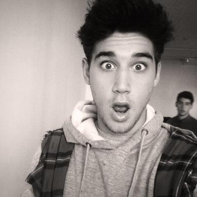 Please please follow @iconicallyluke because she gave you a free follow