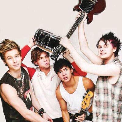 ✨ Follow @mxndesftcalum and tweet her BANANA for a follow back ✨ Also ask for a 5sos dm