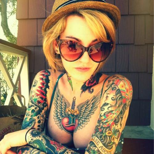 Mi cuerpo es mi diario y mis tatuajes son mi historia.
 Las mejores fotografías de tatuajes, diseños, los encontraras aquí.