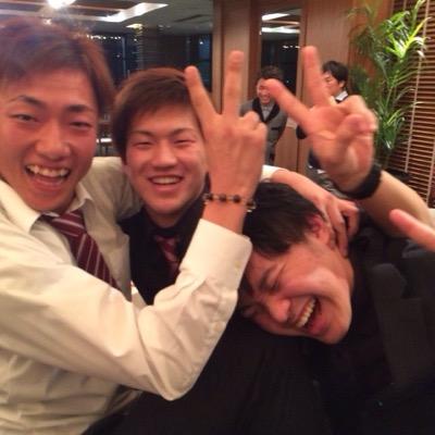 九州産業大学2年生。 つい最近Twitter始めました。英語好き。洋服好き。帽子好き。ゲーム好き。ジョジョ好き。ギター好き。浅く広くなんでも好きになったものは試して行くスタイルです(*・∀・*)最近はいろんな人とお話して視野を広げたいと思ってます。視野を広げつつ、いろんな人脈や人間性を高めていくのがいまの僕の目標です。
