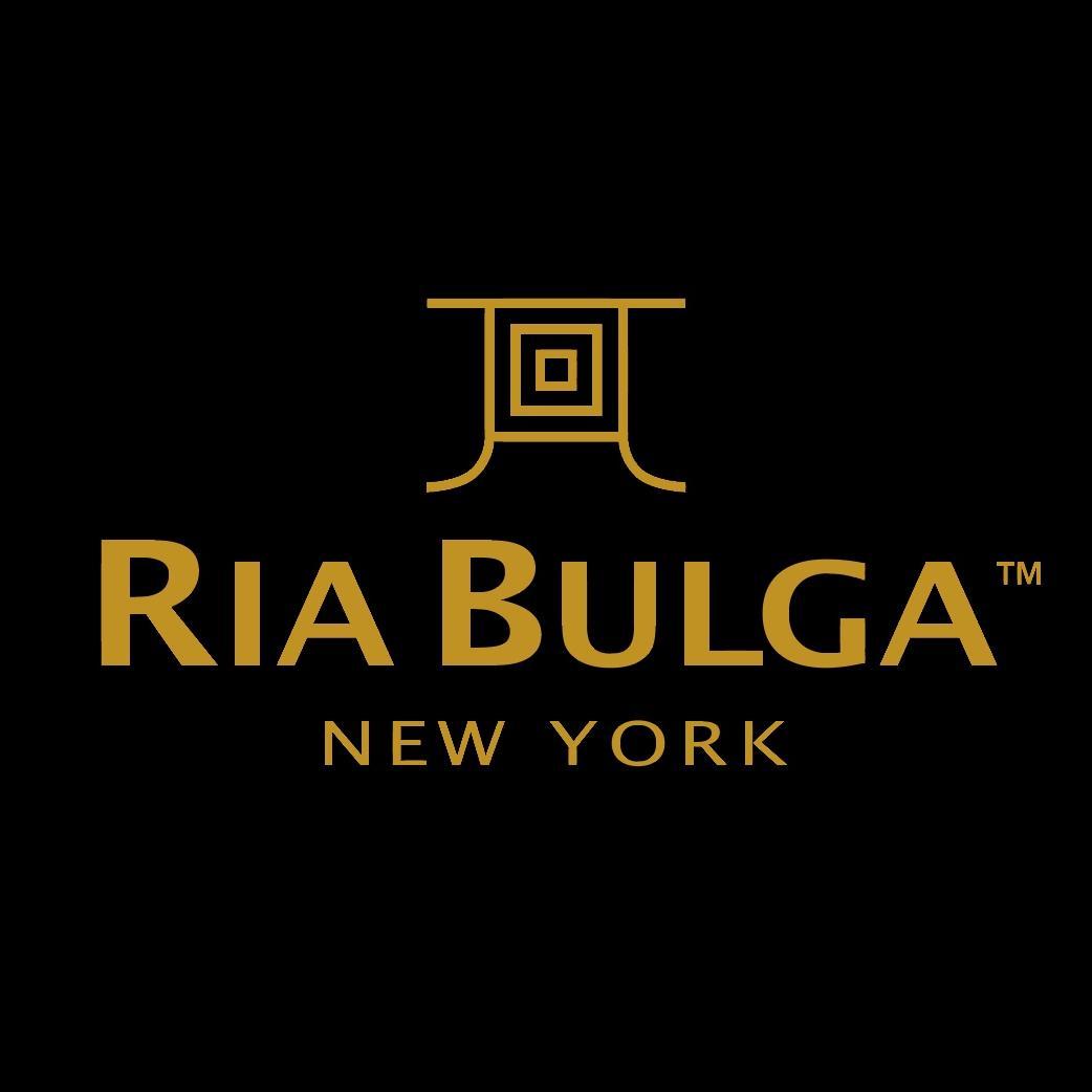 A fusion of elemental, clean-cut traditional lines with the refined, fluid urbanity of 21-st century New York