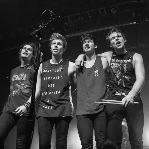 We are the official fan club of 5SOS in Colombia.Question , complaint or request leave it in dm. ¡FOLLOW ME! ♡_♡