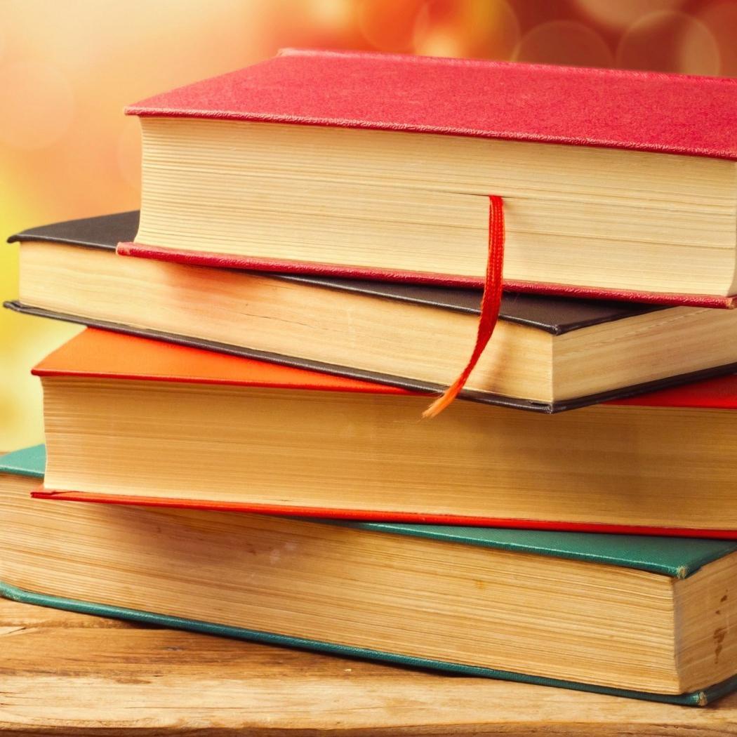 21 year old bookworm. Blog features book reviews, author and reader interviews and random thoughts. Email: kjreviews@outlook.com. Let's talk books!