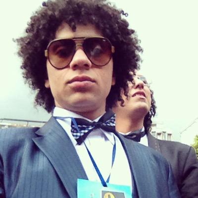 cantente amante de la musica enamorado de la vida y del buen optimismo bendecido de tener la maravilla de hijos q tengo mi madre y de mi carrera