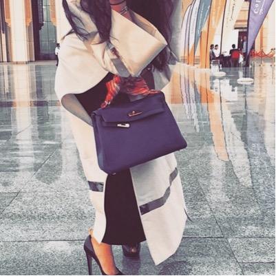ندمت على الكلام مرارا ولم اندم على السكوت مره ,هكذا هي صامته , تحب التأمل,عاشقه للفنون والتصوير الفوتوغرافي جزء من حياتها .. أضع مايعجبني وبعضه من قلمي الاسود