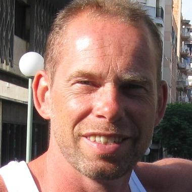 Architect Van Overbeek & Partners Breda, SmartRevit-gebruiker; Roodzwart vv Zundert hart: bestuurslid info, webmaster, trainer vrouwen&meisjesvoetbal