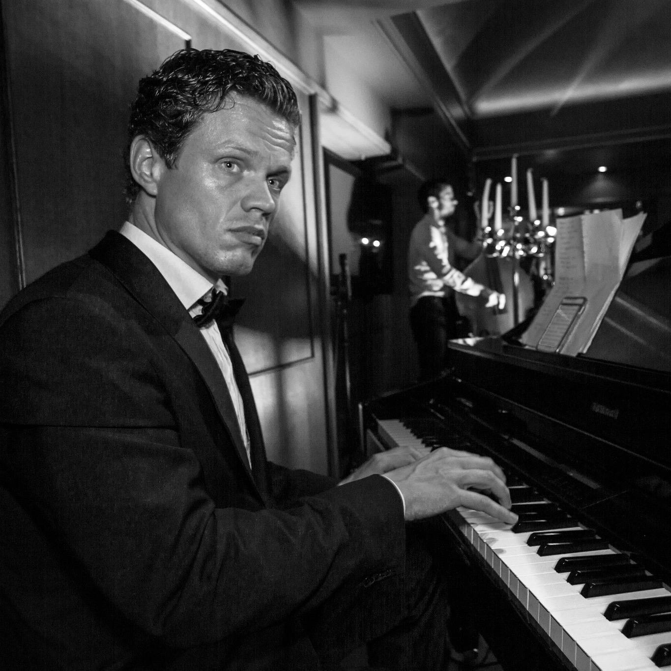 Amsterdam and New York based artist Robert Bosscher’s skills as pianist, composer, arranger have brought him recognition in the world of jazz and r&b.