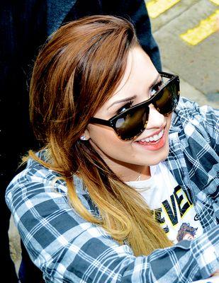 Hi, I'm a Lovatic :)
