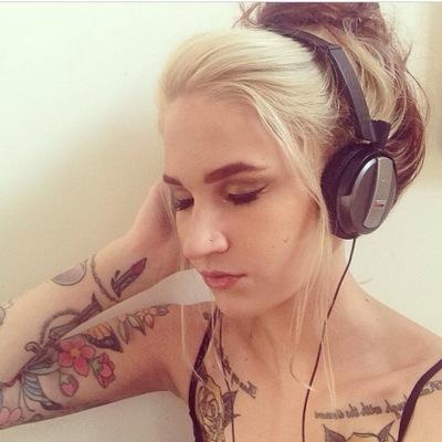 ppppyyt's profile picture. Candy is dandy but liquor is quicker.

⭐️ Luxette Suicide