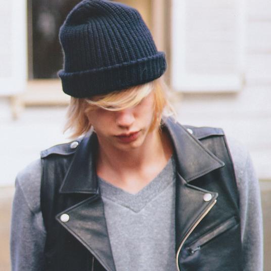 HeldigDrittsekk's profile picture. Mudo. Antiguo cabecilla de la Patron-Minette. Una imagen dice más que mil palabras, y un cuchillo en tu cara también.