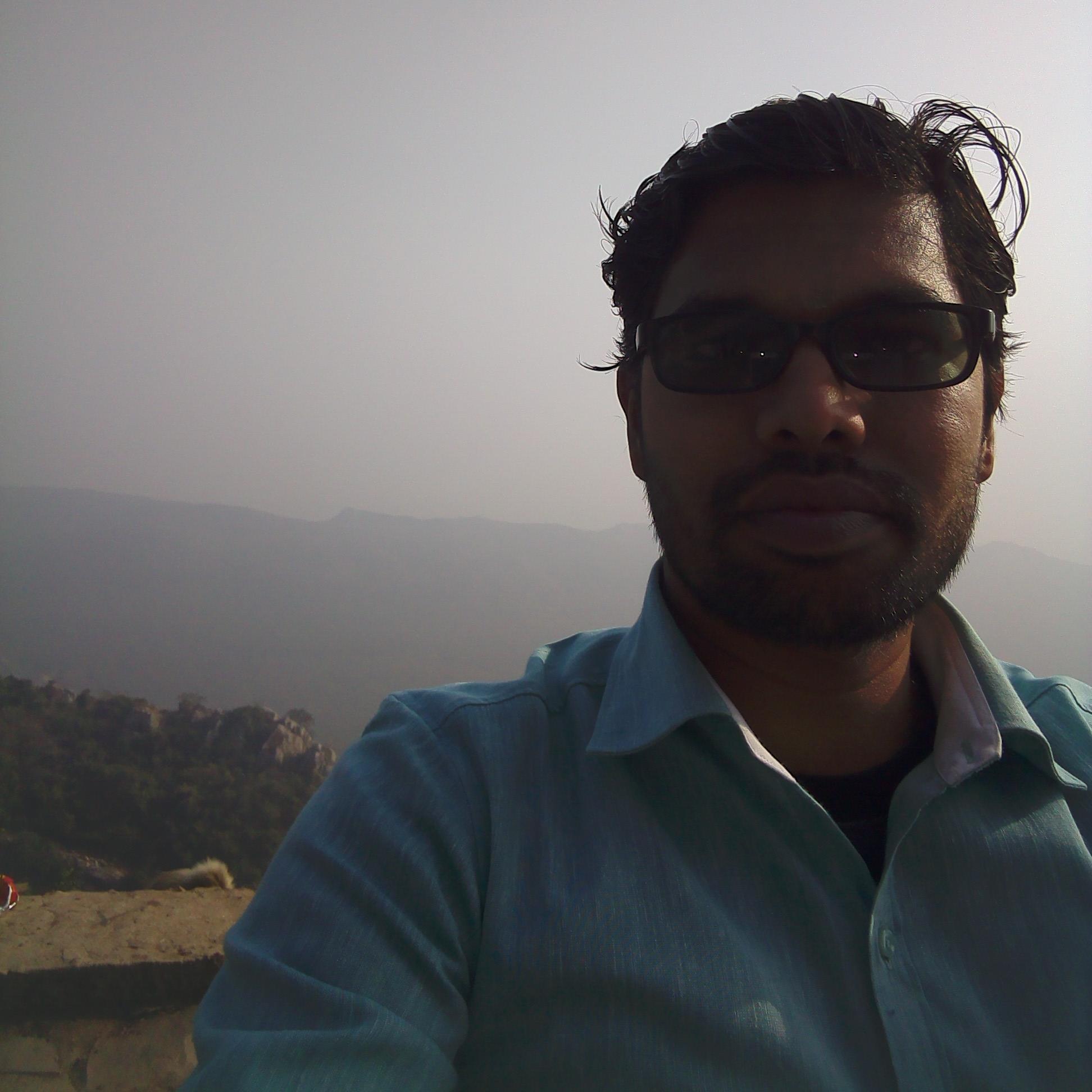 खुश होना है तो तारीफ़ सुनिए और बेहतर होना है तो निंदा…

~ अज्ञात