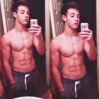 « Don't ever give up on your dreams. Cam is my bae❤ .Bands youtubers viners are life .I (un)follow back . ly xx »