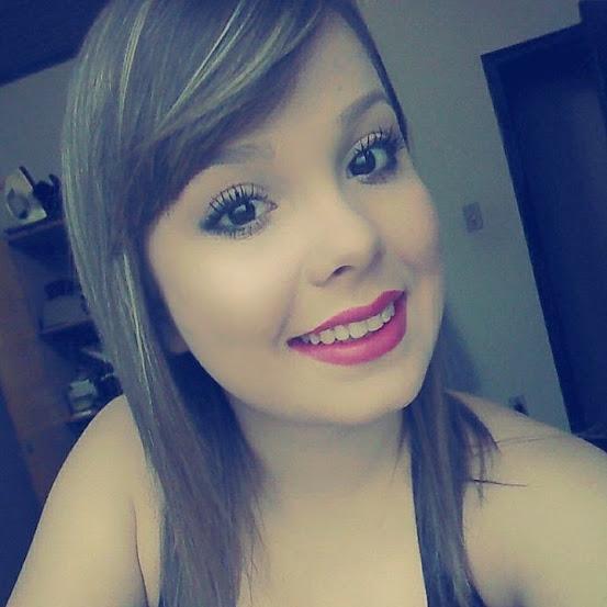 Alegre, Besta, Chata, Divertid​​​​​​​a, Educada, Feliz e o resto do alfabeto quase todo. =)