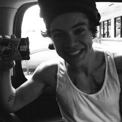 hknopqn's profile picture. @alonewithmiller is giving u a free follow, u should rt and fav ⬇