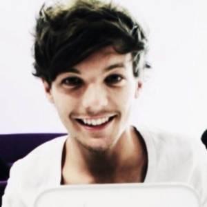 I just gave you a free follow so please can you follow @hugmeharryls