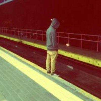 Roce y acto la muerte en el tacto , si te caes te levanto si te tiran les reviento♡