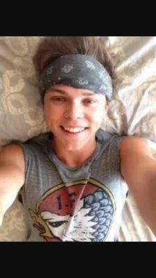 follow my main @snxpbxckmichael :-) ily