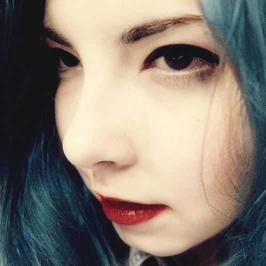 Ludivine (that's actually a real name). 18 and frenchie. Art student (deal with it bro). Favorite things on Earth : lemon tea, india ink, PTX, fall & cats.