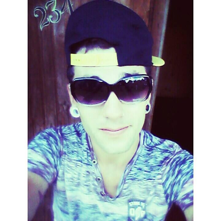 Nunca desista da vida,tudo é possível ao que crê,sempre existe uma saída,Deus não se esqueceu de você*-*