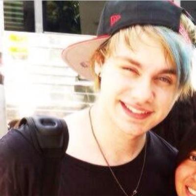 5 Seconds Of Summer are my life
Michael Clifford is my kitten x