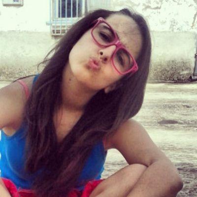 Esto supera la ficción debe de ser la realidad. Yo podría prometerte el mundo, tu prometeme una madrugada.