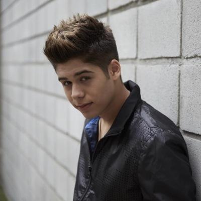 @Zevalentinas So um olhar profundo traz de volta a minha paz o teu sorriso meu mundo ficar sem nao sou capaz ! sou louca por vc tente entendeer!