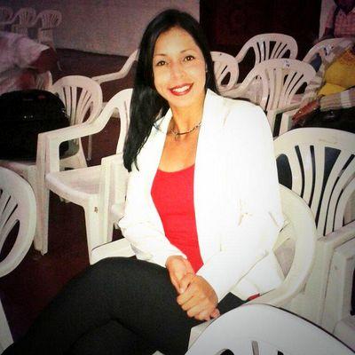Profesora egresada del IPC, Profesional al 100%,madre de una hermosa niña (Maria Valeria), enamorada de mi esposo.   Comprometida con mi trabajo.