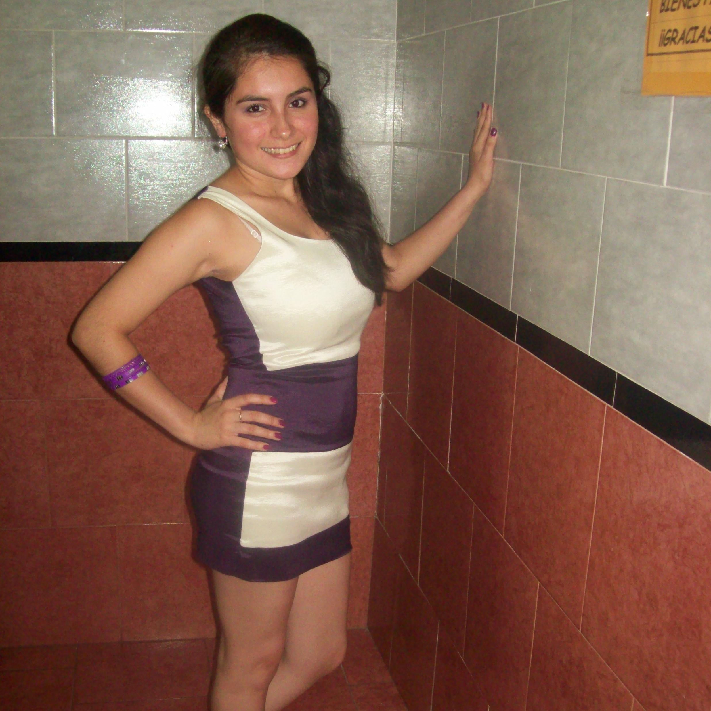 Estudiante de instrumentación quirúrgica....Llenandoo mi vida cn locuras...viviendo a pleno y disfrutar lo q hoy tng ;)