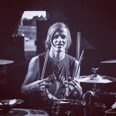 doublekckdave's profile picture. 18, Drummer for Apate + Zelita, Uni Student, Football Player ⚽️ very cool very swag