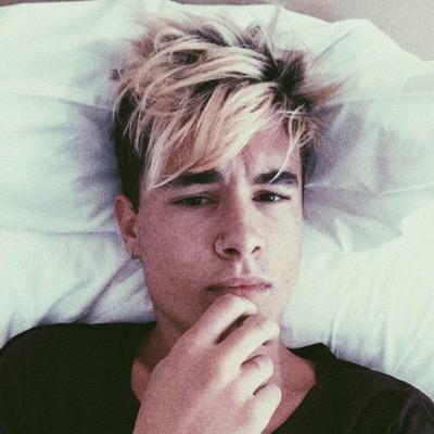 @mixtapelawley gave u this free follow so it would really mean a lot if u followed that account, love u !!