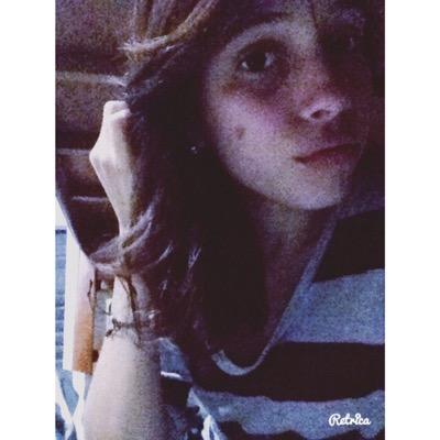 Itsmelaniamedin's profile picture. #lifeinthetropics // XIX // CC