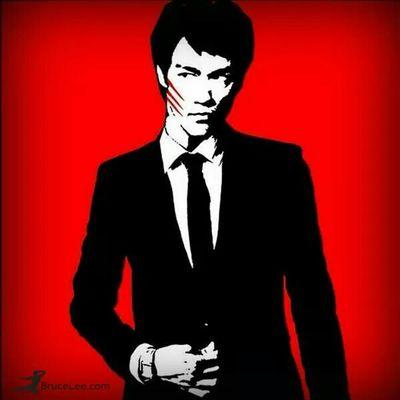 Horror and Sci Fi fan, i dig comic books and B movies. i love guitars, tattoos and my beautiful wife.