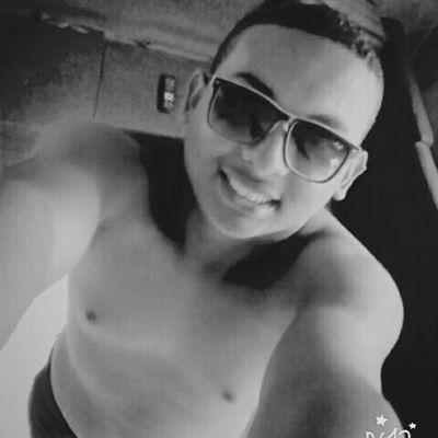 ♚Deus ☞ Ele é Contigo onde vooç estiver ele é abrigo seu amigo deus provedor,
Pode confiar, pode confiar