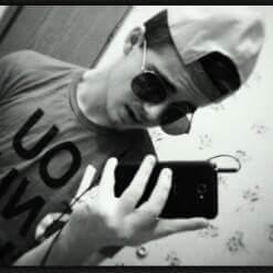 Follow me and I'll follow you(: kik:Zackelf1234 Snapchat:Zaclself123. Hmu (: