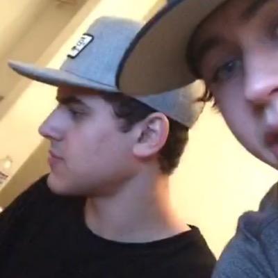 Can U Please Follow @Julie_Yammouni & @_Julie_Bum_