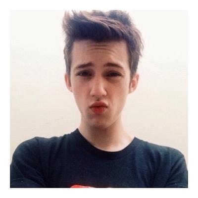 this is a free follow from @vinylsivan pls go follow her!