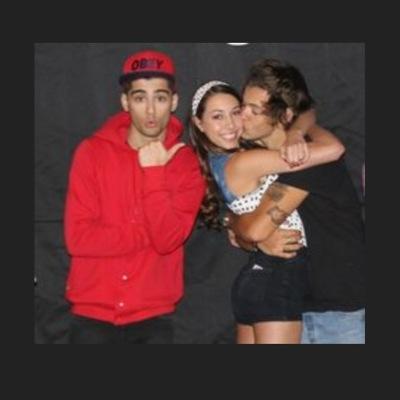 i love 1D and i would love to meet them on OTRA tour so please help me acompish this goal !!#NothingLikeDirectioners @Harry_Styles my old account @iloveharry661