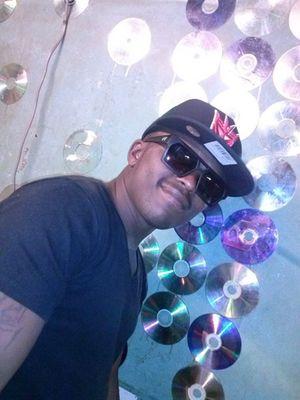 Am a very nice, cool and easy going person fun to bewith at times, but canp be very rude if u get mi out, loveto interact wit my peers, I goes after what I want