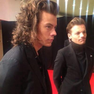 please follow @zaynthepsychic bc goals,, thanks!