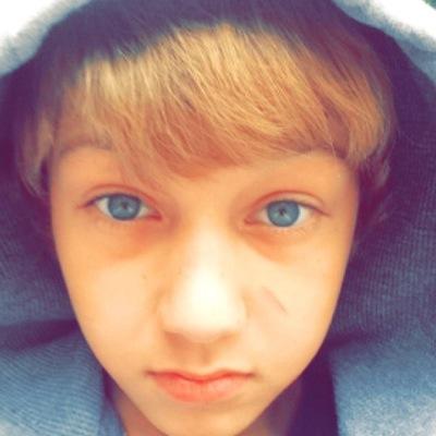I am 13.5 years old I go to **** best frends are Keagon Aly Alana Aaron Trevor and the list goes on jk lol ✊ AND I LOVE THE SEAHAWKS AND JESUS.......EDM IS BÆ