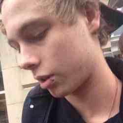 hi cutie, go follow @deepthroatmuke ilysm