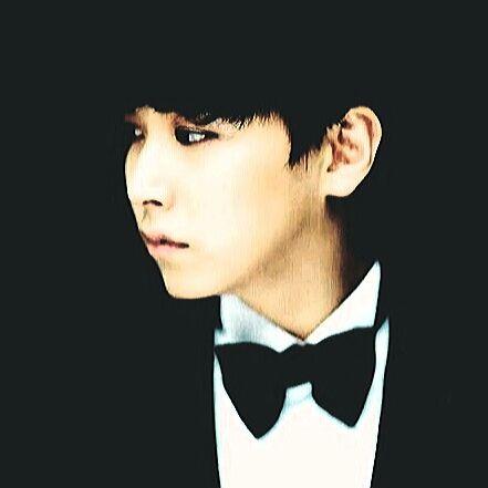 heIovespink's profile picture. it wasn't an otp until im crying.