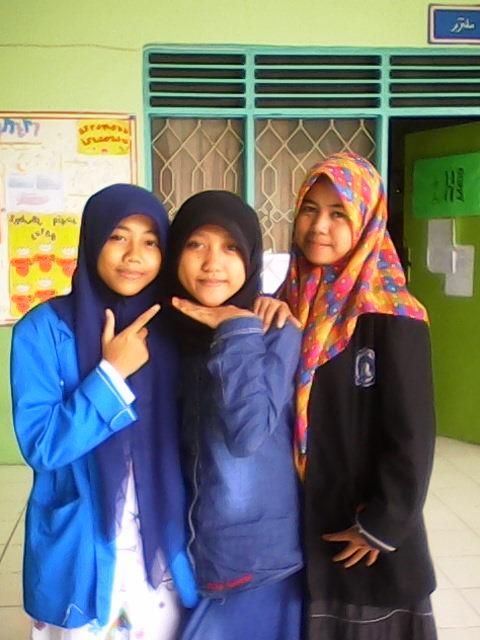 : laila penyayang cowok setia :?