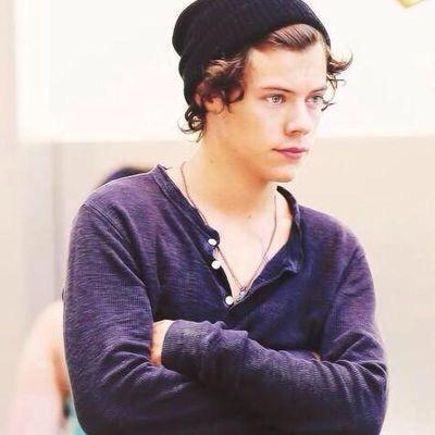 Hey! I'm a huge Directioner, Harry is all I want in my life. Help me to get his follow please. PS: you're beautiful today and nice butt.