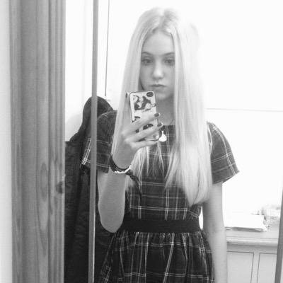 helena_dearden's profile picture. don't use this account, follow @helenadeardenn