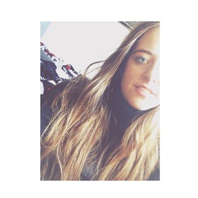 EmmaJ1997's profile picture. Hmm.. you should think about that, just saying..
hyg dig her.