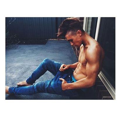 ''No dependas de nadie en este mundo, porque aunque tu sombra te abandona cuando estás en la oscuridad.''