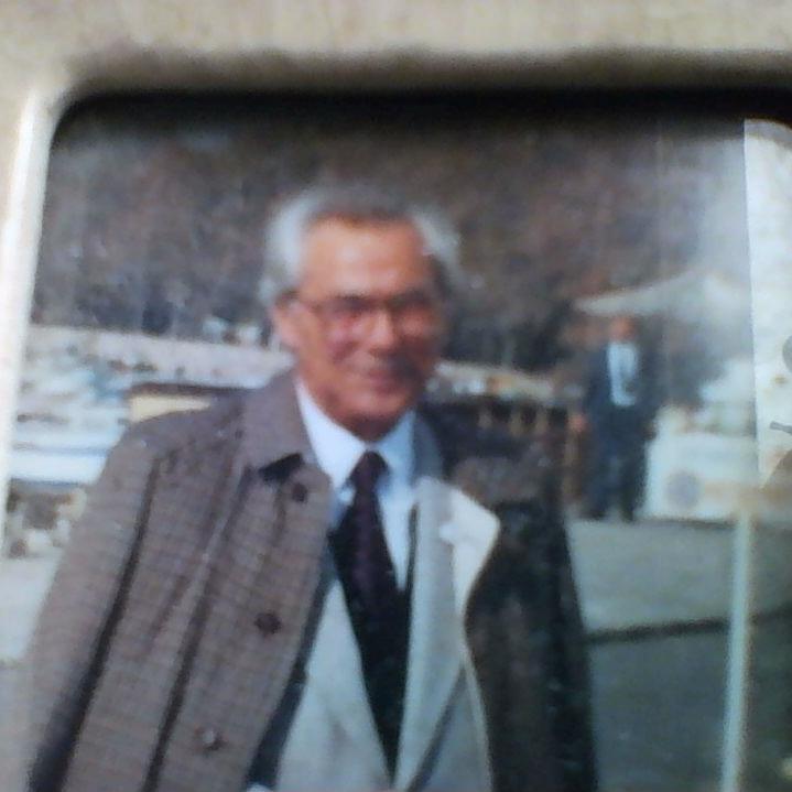 konstevel's profile picture. Ένας συνηθισμένος άνθρωπος του 2019