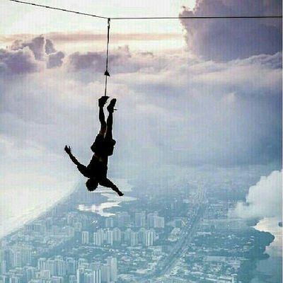 على تويـتر گلنا مثل الاغراب 
 لـگن مشٱعرنا لبعضنٱ صريحــﮧ
♥ مـجـرد بــﯝح ♥